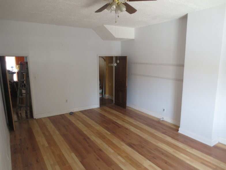 1st floor Large family room or office (13' x 26') - 1229 E Susquehanna Ave