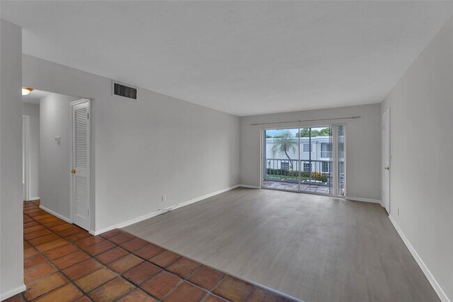 Building Photo - 6295 Bay Club Dr