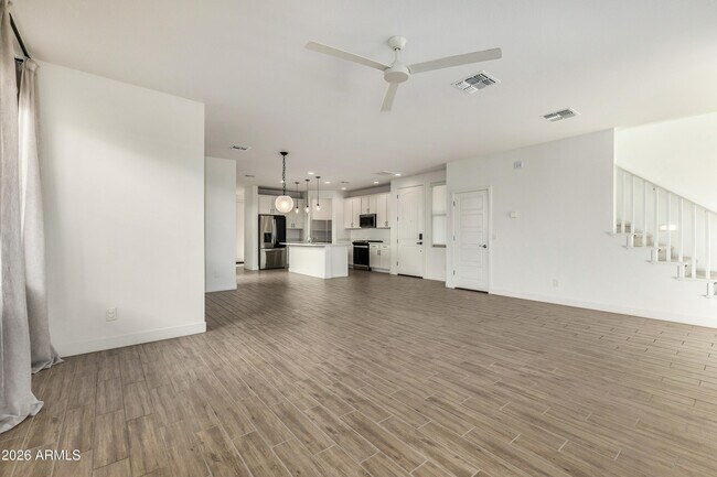 Building Photo - 2042 W Lariat Ln