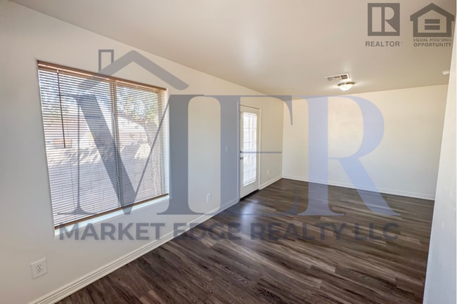 Building Photo - 3Bed/2.5Bath Townhouse at 24th St/Thomas! Move-In ready on 06/11/2026! -- NO HOA!