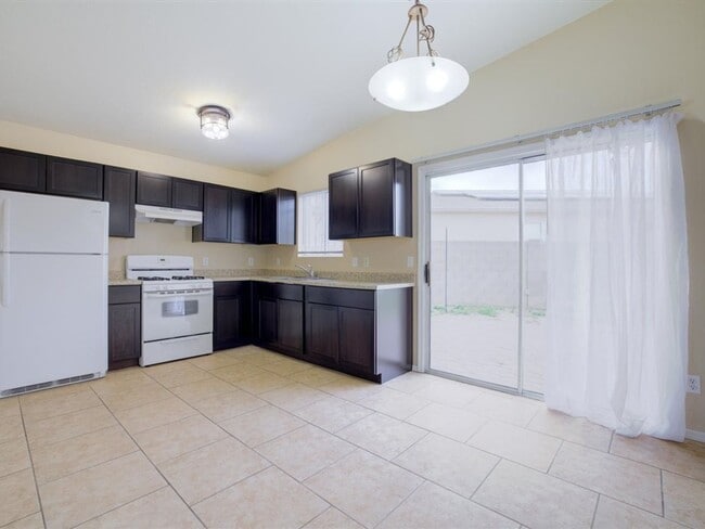 Building Photo - 2 Bedroom 2 Bath Single Story