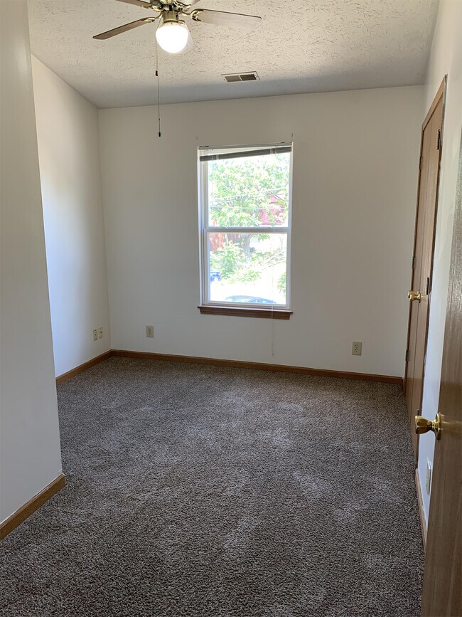 Building Photo - 1001 Fannon Dr