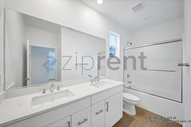 Building Photo - 2556 E Lincoln Paseo