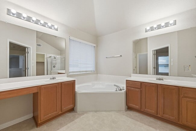 Building Photo - Gated Round Rock Ranch Lease | 3 Bed + Flex Space | 2,376 SF in The Enclave