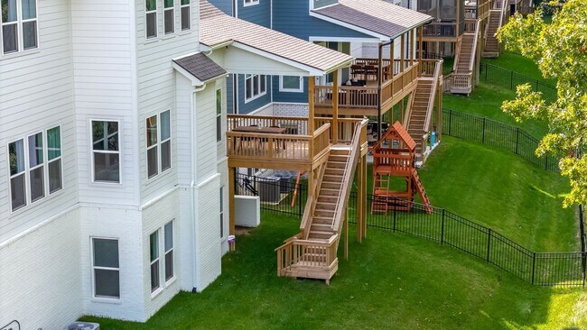 Building Photo - Now available in the highly desirable Lockwood Glen community in Franklin