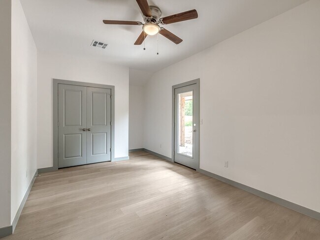 Building Photo - Beautiful New 3-Bed Duplex – Pet Friendly