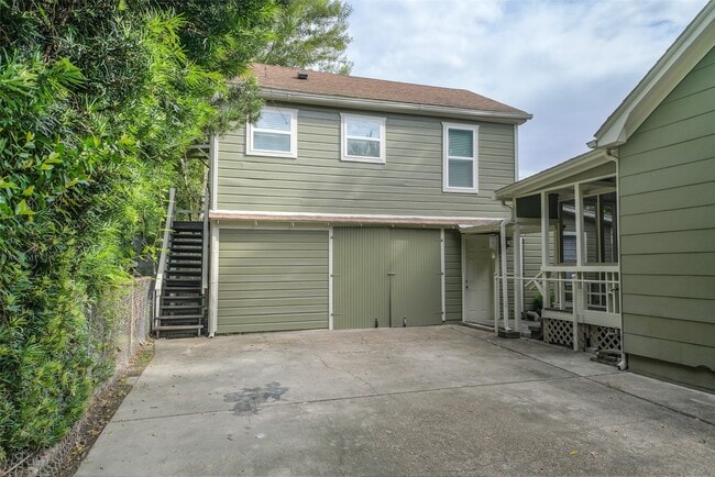 Building Photo - 811 Woodard St