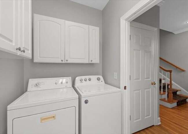 Building Photo - 2 Bedroom, 2.5 Bath Condo in Harleston Village of Downtown Charleston!