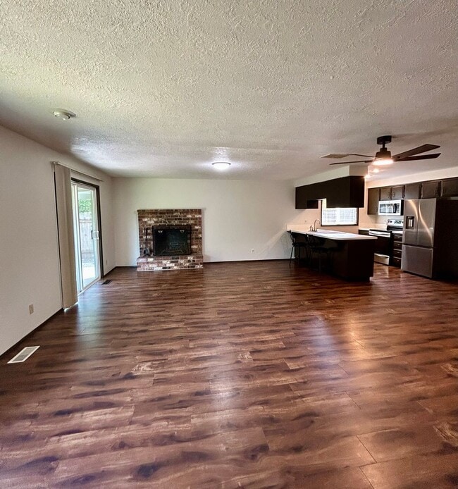Building Photo - Charming Single Level Home - Keizer
