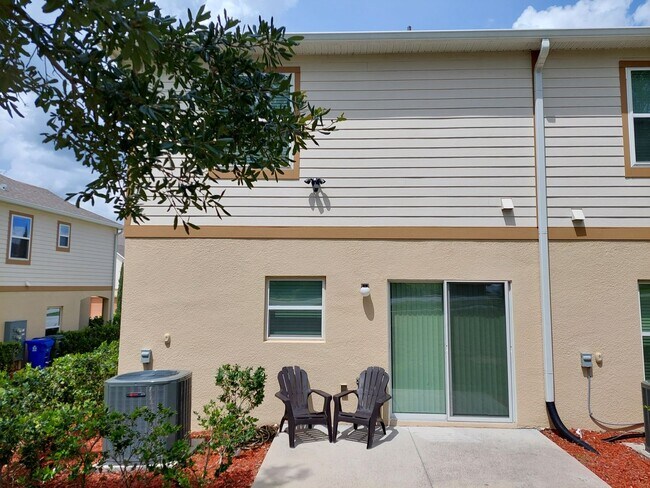 Building Photo - Beautiful 3 Bedroom 2 1/2 Bathroom House i...