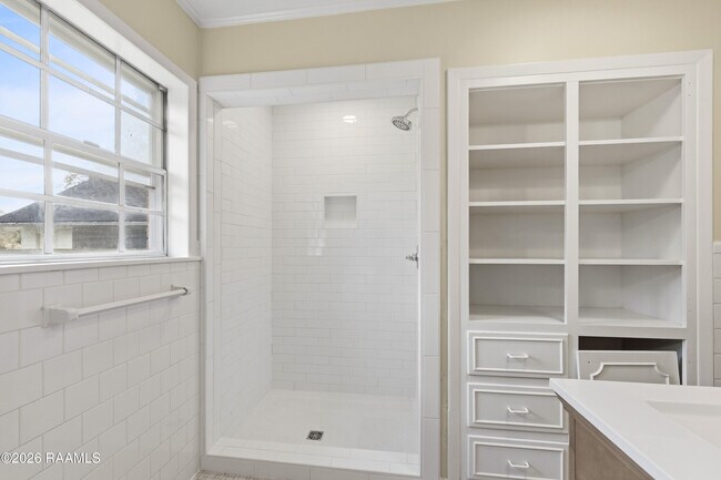 Building Photo - 1401 E Bayou Pkwy