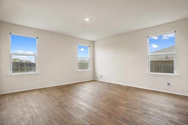 Building Photo - 4 Bedroom/3 Bath Redbird Ranch Subdivision