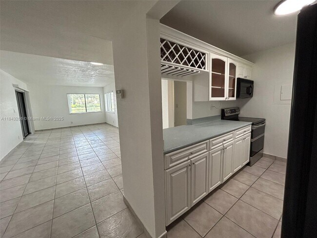 Building Photo - 153 Lakeview Dr