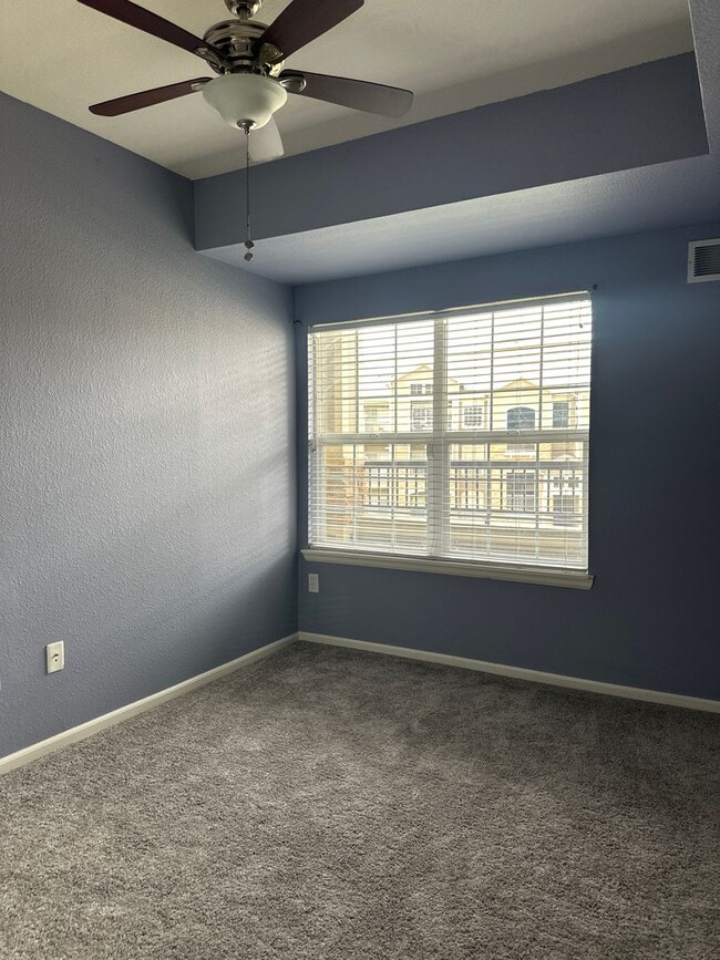 Building Photo - 2 bedroom 2 bathroom Condo in Erie