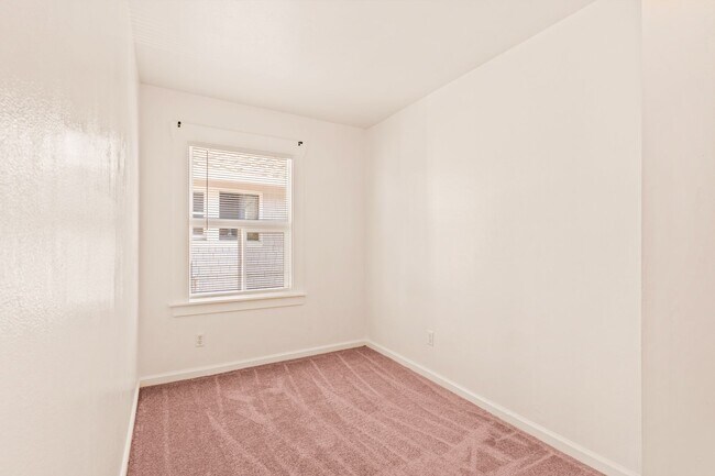 Building Photo - Utilities Included! 3 Bedrooms with Bonus ...