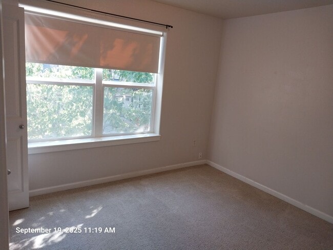 Building Photo - 2050 NW Yohn Ranch Dr