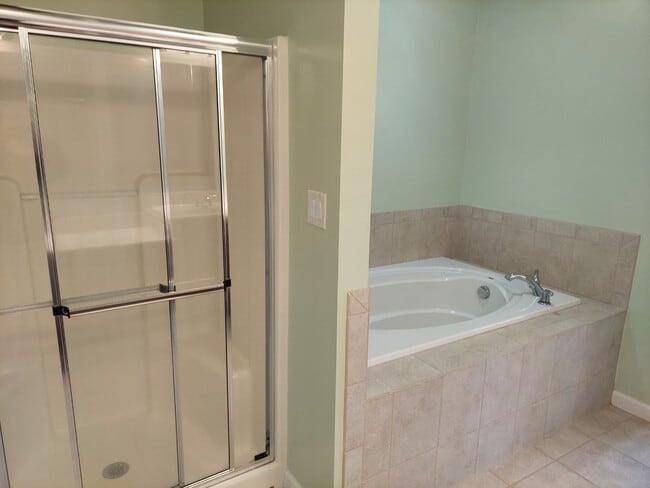 Building Photo - 3 Bed 2.5 Bath Townhouse