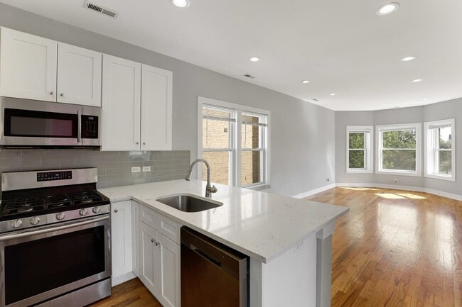 Building Photo - 3622 W Franklin Blvd