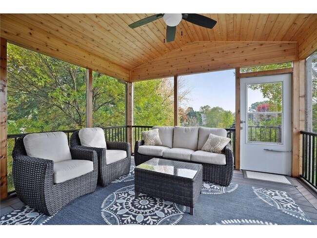 Building Photo - 8069 Enclave Bay