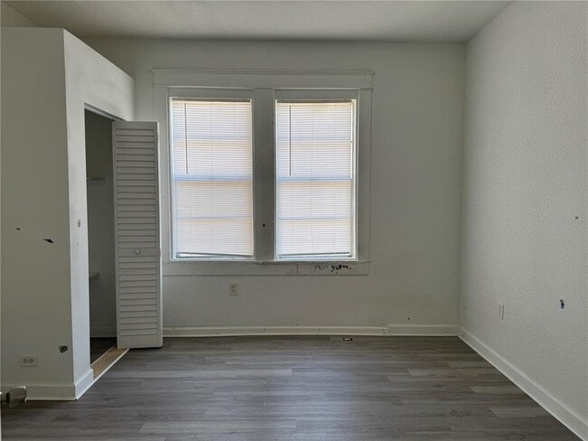 Building Photo - 1022 E 14th Ave