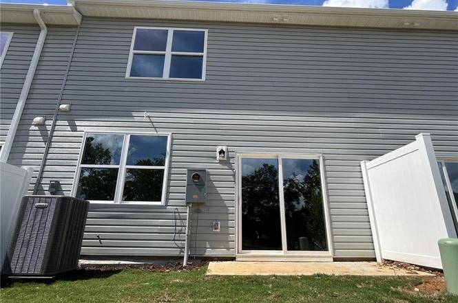 Building Photo - 2635 Westell Wy