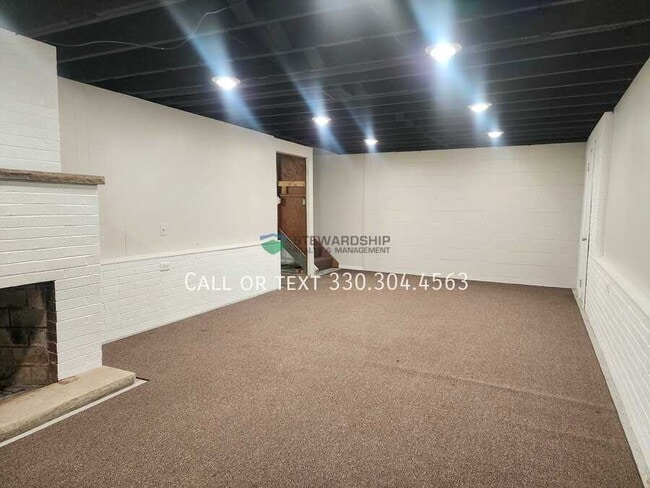 Building Photo - 8250 E Wadora Cir NW