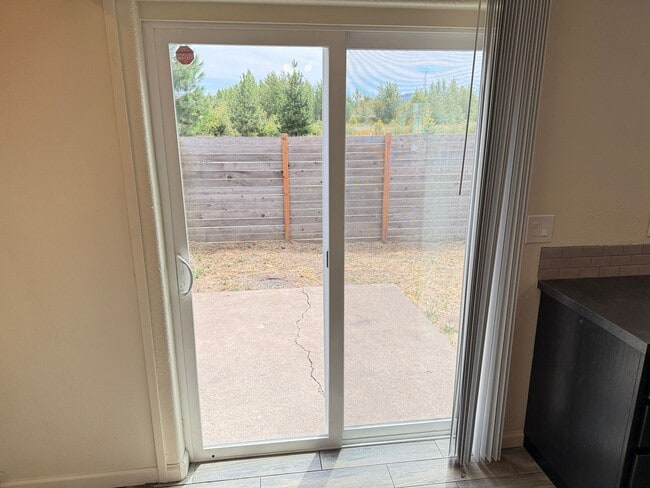 Building Photo - Updated 3-bedroom 1.5 bath duplex in Eugene!