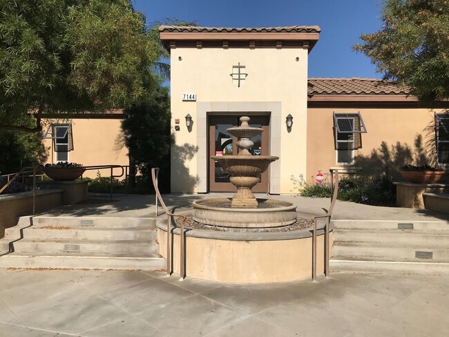 Building Photo - Beautiful Eastvale Newer Home