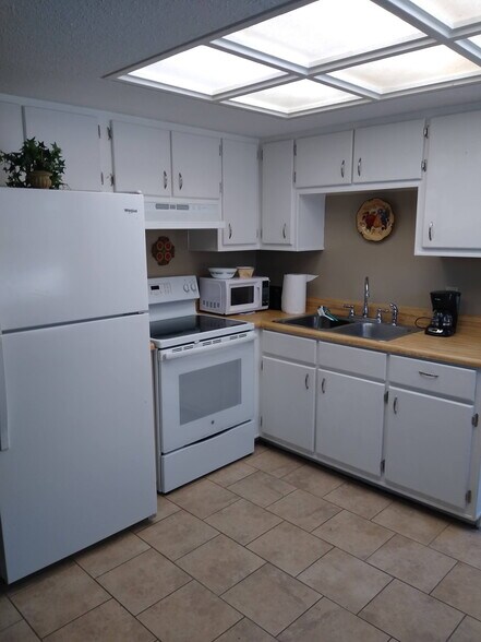 Building Photo - 1370 Hurricane Rd