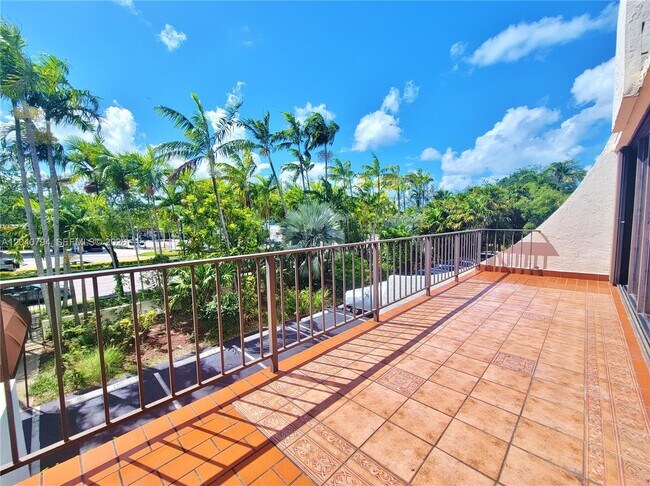 Building Photo - 77 Crandon Blvd