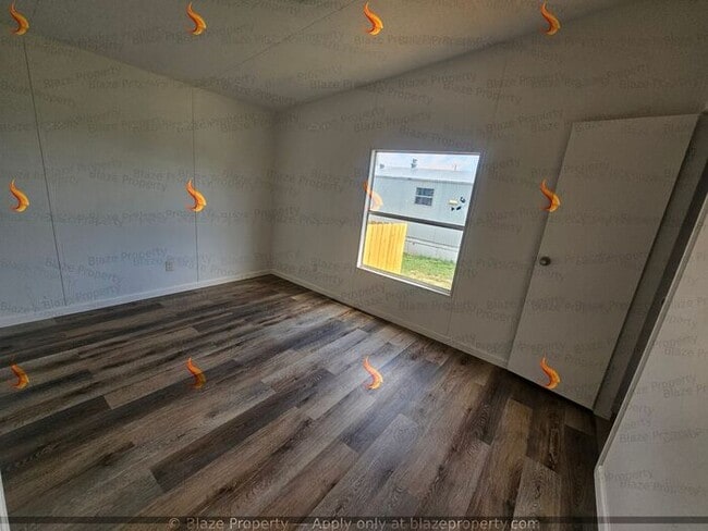 Building Photo - Experience Brand New Comfort in This Renov...