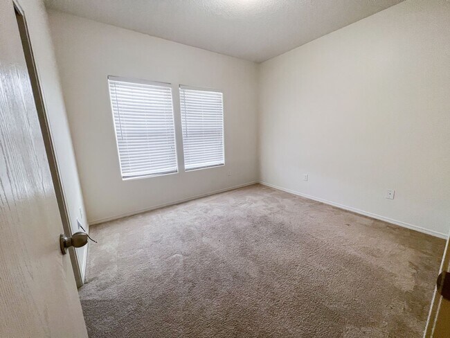 Building Photo - 2319-2331 N Desert Willow Ln