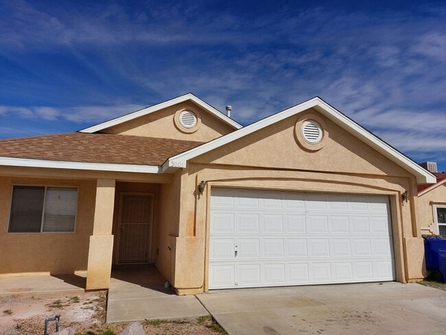 Primary Photo - Great 3 Bedroom Home Off Mesa Grande