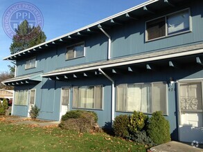 Building Photo - Pet Friendly Estacada Upper Level 1 Bedroo...