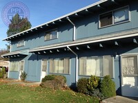 Building Photo - Pet Friendly Estacada Upper Level 1 Bedroo...