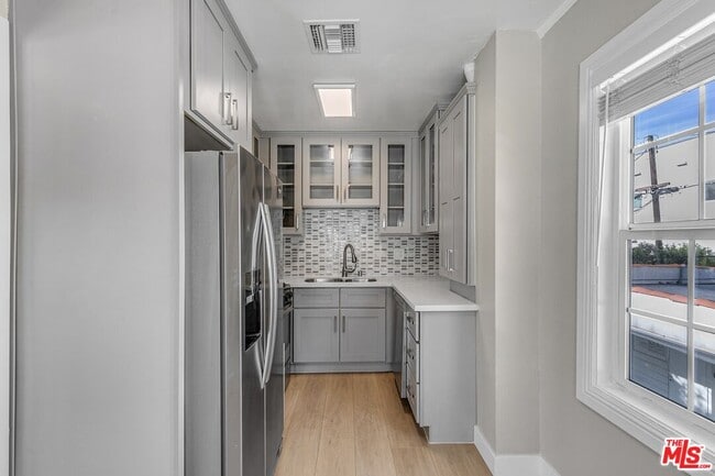 Building Photo - 1/2 W Olympic Blvd