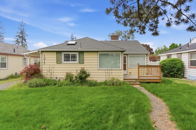 Building Photo - Modern & Cozy Spokane Retreat | Prime Location Near South Hill