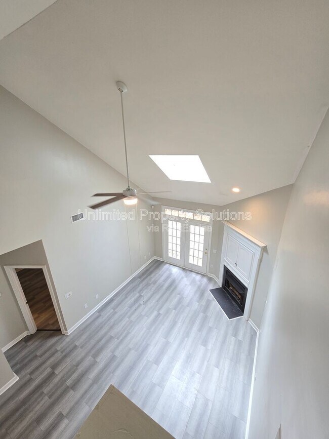 Building Photo - 5006 Carleton Dr