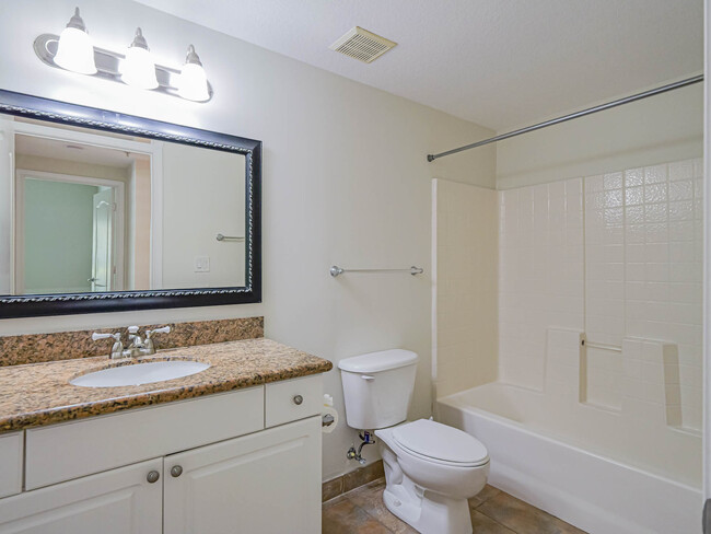 Building Photo - 5060 Fairways Cir