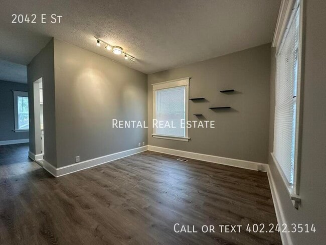 Building Photo - 2042 E St-