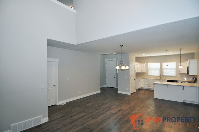 Building Photo - 13012 S Oberon Ln
