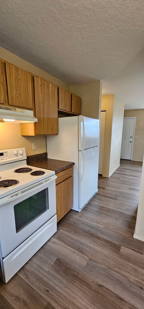 Building Photo - 2 Bed 1 Bath Home Available in Heart of Be...