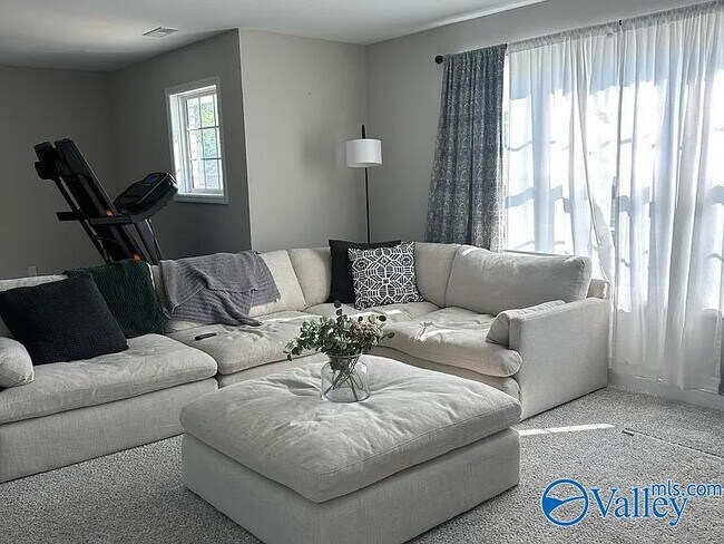 Building Photo - 4024 Rockland Cir SE