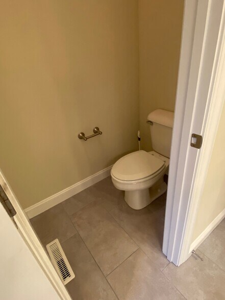Building Photo - 4903 Pebble Beach Cir N