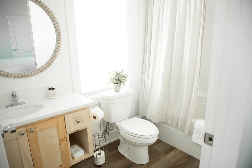 Building Photo - 2025 Loretta Parker Lane