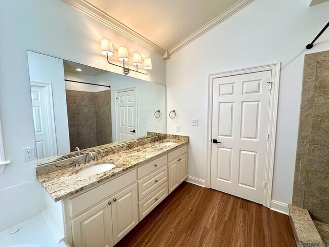 Building Photo - 10723 Hillbrook Ave