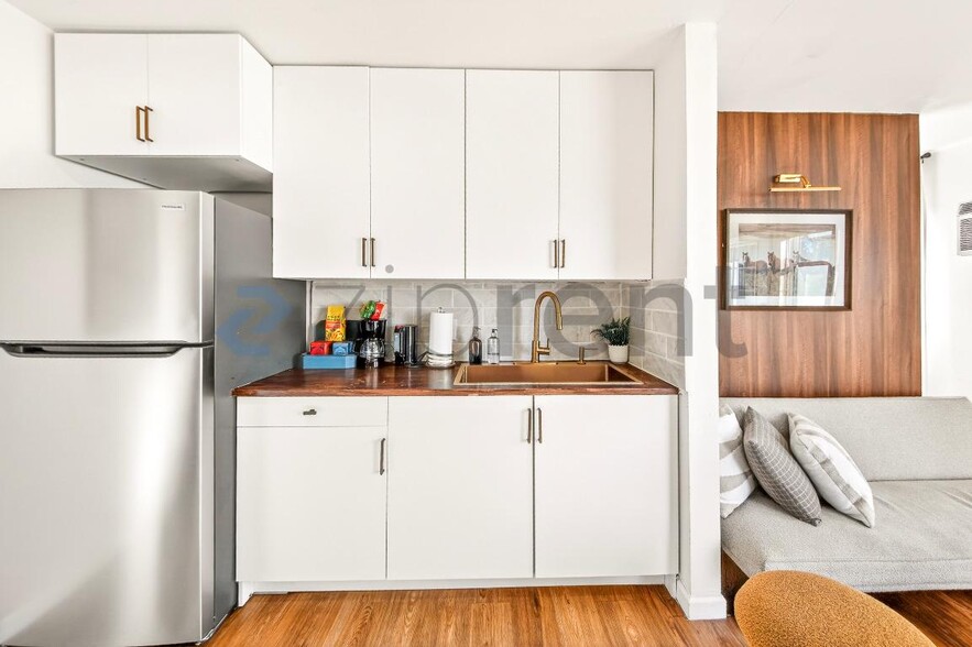 Building Photo - 12877 Borden Ave