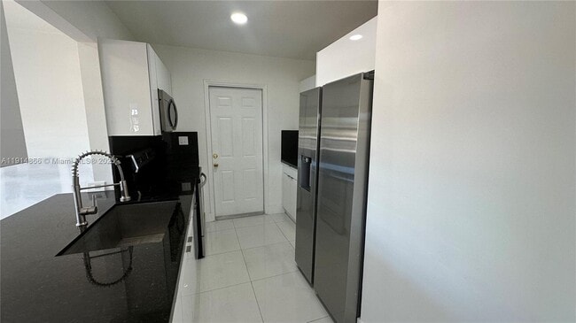 Building Photo - 6936 SW 22nd St