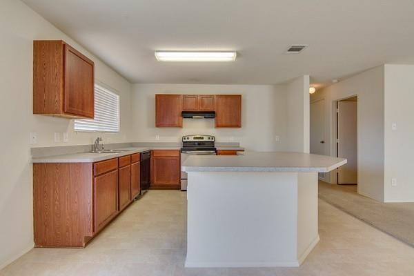 Building Photo - 621 Woodpecker Ln