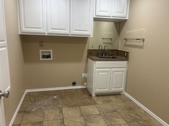 Building Photo - 7702 Knoxville Dr